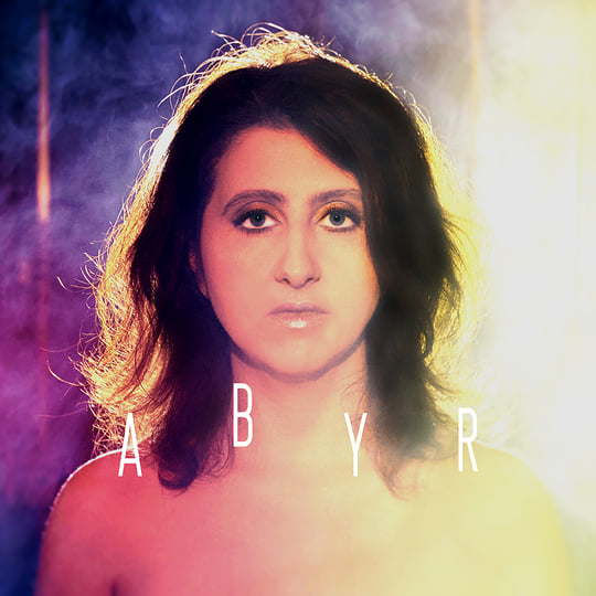 Lire la suite à propos de l’article Abyr dévoile le clip « Émilie ma poupée »