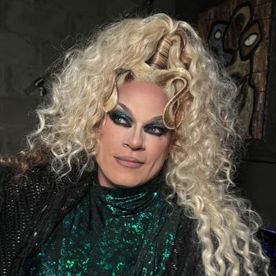 You are currently viewing Cookie Monstera dévoile « Red Queen », une électro flamboyante entre satire politique et énergie club