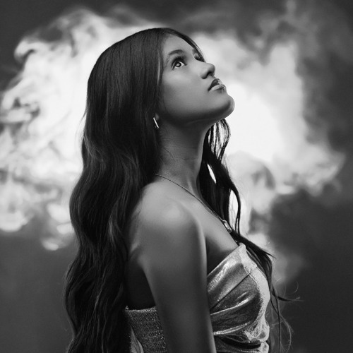 Lire la suite à propos de l’article Inès dévoile Chagrin d’amour, une pop française sensible sur les premières blessures du cœur