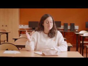 Lire la suite à propos de l’article Ana MADET dévoile Meuf normale, une pop solaire sur la résilience et l’affirmation de soi