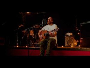 Lire la suite à propos de l’article Navar dévoile « Là-haut », une live session intime entre élévation et sincérité