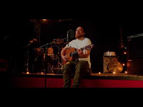 Lire la suite à propos de l’article Navar dévoile « Là-haut », une live session intime entre élévation et sincérité