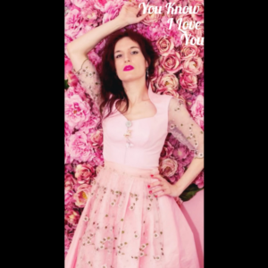 Lire la suite à propos de l’article “You Know I Love You” par Lady In Picture, un single pop rétro entre émotion et élégance