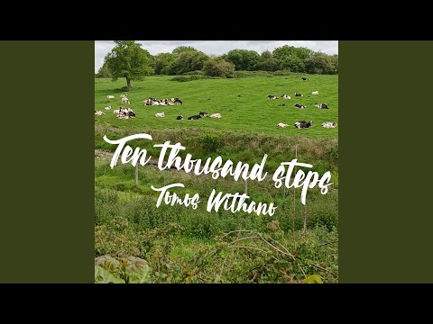 Lire la suite à propos de l’article Tomos Withano invite à la bienveillance envers soi-même avec « Ten Thousand Steps »
