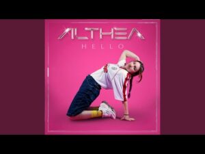 Lire la suite à propos de l’article Althéa ouvre son univers F-POP avec « ALTHÉA HELLO »