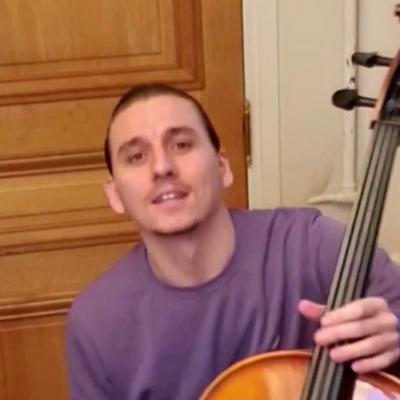 Lire la suite à propos de l’article Klairos dévoile « Attachiante (26) » : Quand le rap français rencontre la profondeur du violoncelle